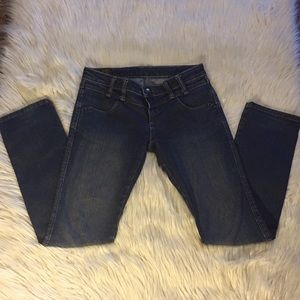 💙LEE- LOW RIDE BLUE JEANS( Size 26 )💙